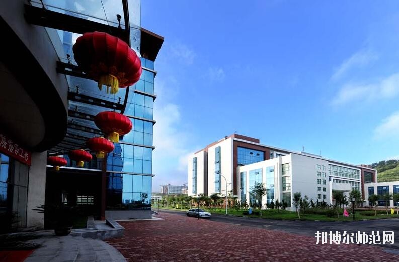 濟(jì)南大學(xué)泉城師范學(xué)院招生辦聯(lián)系電話(huà)