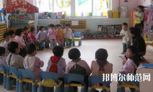 銅仁2021年女生讀幼師學校學什么專業好